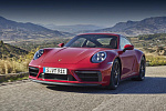 Porsche 911 GTS звучит круто, несясь по автобану на огромных скоростях