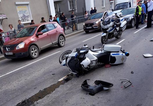 В Екатеринбурге при погоне пострадал  полицейский