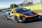 Компания McLaren представила гоночный автомобиль Artura GT4 