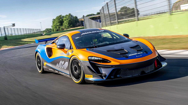 Компания McLaren представила гоночный автомобиль Artura GT4 