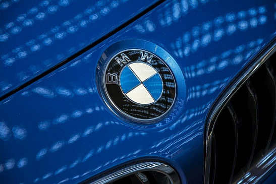 Компания BMW показала на тизере новый электрический седан BMW i7