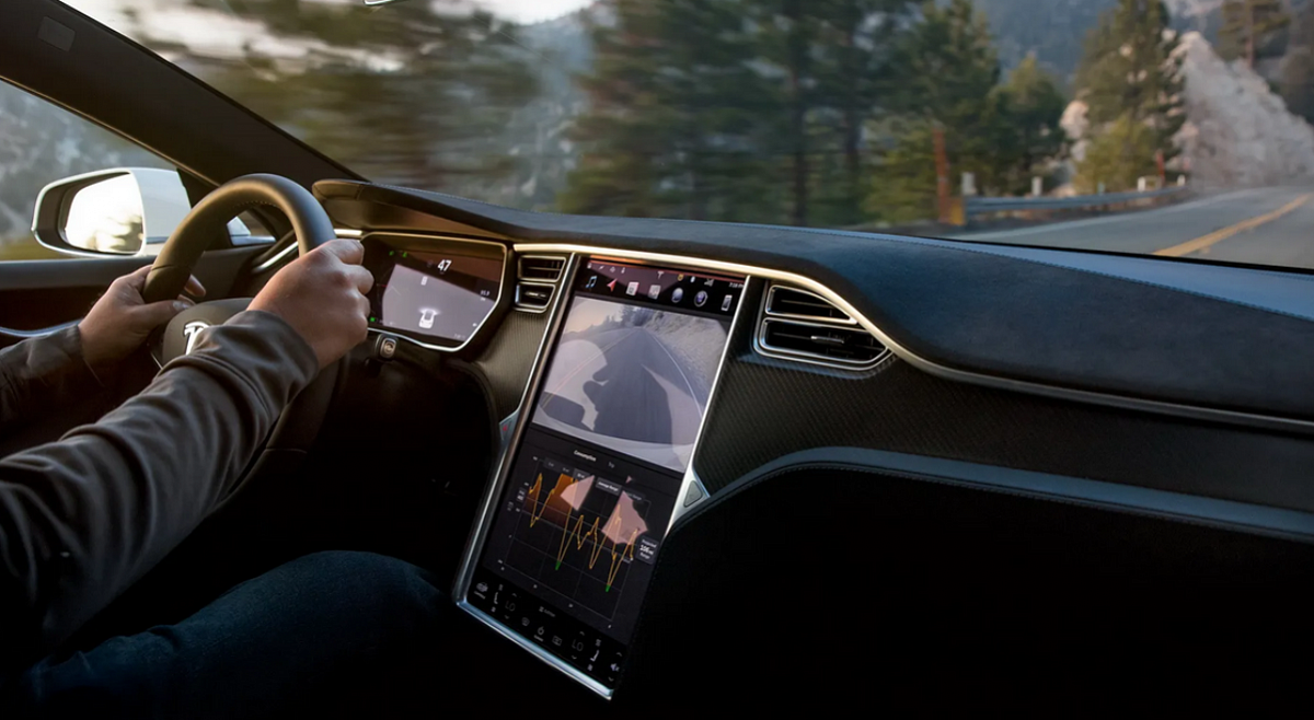 Tesla будет предлагать полноценный автопилот по подписке 