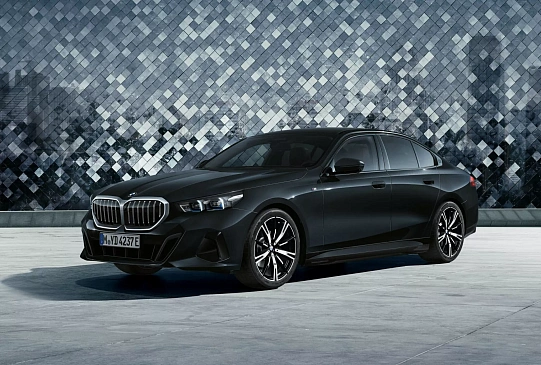 BMW 5-Series и i5 получили новую версию First Edition для рынка Японии