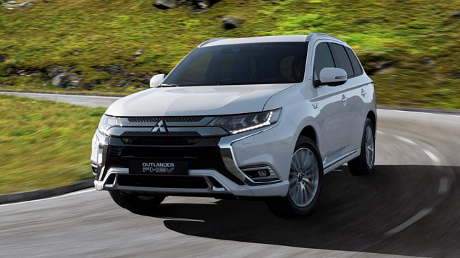 В РФ запущены продажи гибридных кроссоверов Mitsubishi Outlander PHEV за 3,15 млн рублей