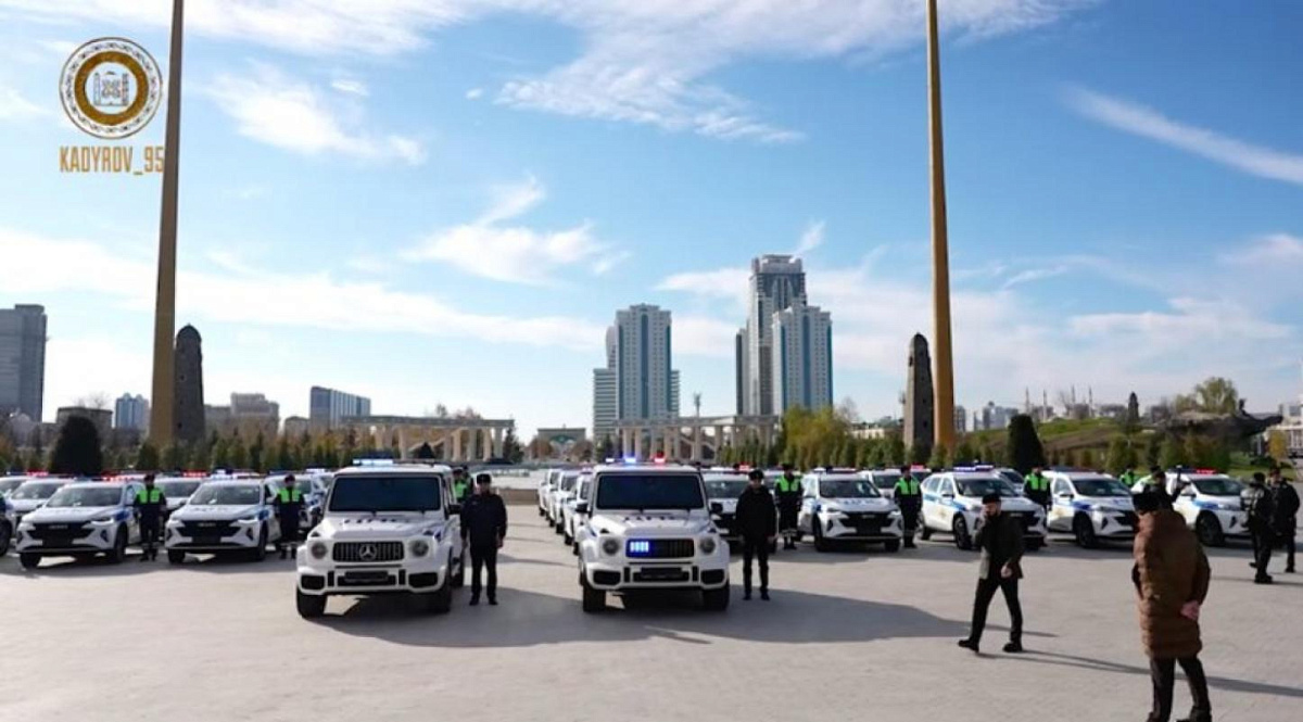 Полиция Чечни получила 2 внедорожника Mercedes-AMG G63 стоимостью 33 млн рублей