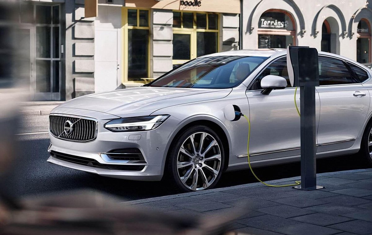 Volvo обещает бесплатную зарядку для покупателей своих гибридов