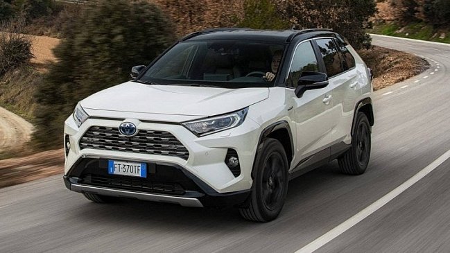 В России значительно подешевел Toyota RAV4