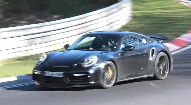 Новый Porsche 911 Turbo засняли на видео во время скоростных тестов