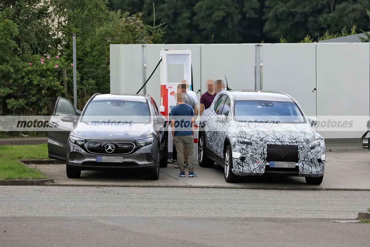 Новый внедорожник Mercedes EQS 2022 теряет камуфляж на шпионских фото