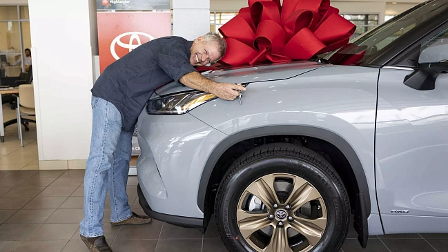Компания Toyota подарила владельцу Toyota Highlander с миллионным пробегом новый кроссовер