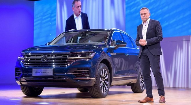 Volkswagen официально представил гибридные версии Touareg и Tayron