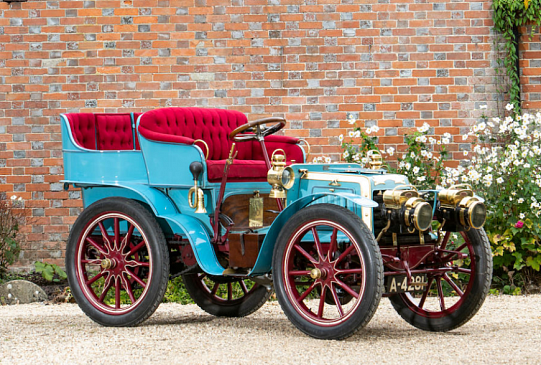 Один из первых автомобилей в мире стал лотом аукциона  