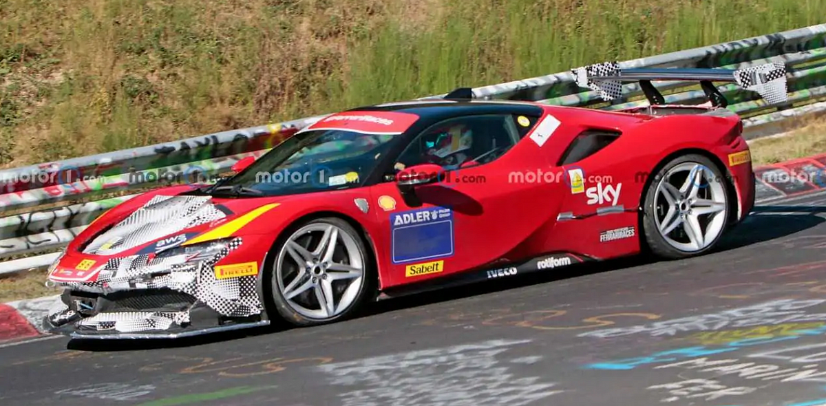 Ferrari SF90 с улучшением Aero замечен во время испытаний на Нюрбургринге