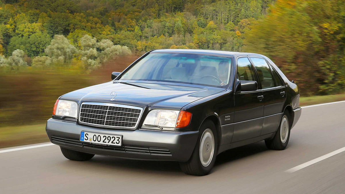 Простоявший 8 лет без движения Mercedes S600 выглядит совершенно новым