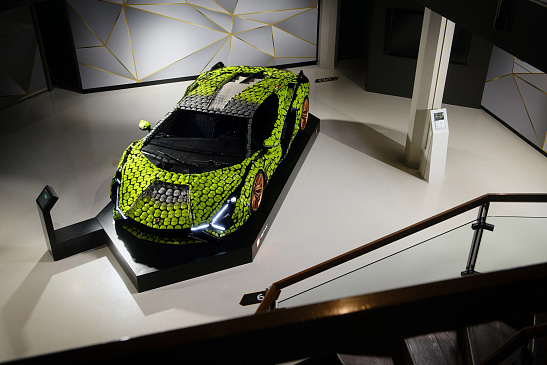 На выставке показали модель LEGO Technic Lamborghini Sián FKP 37 в масштабе 1:1 из 400 000 деталей