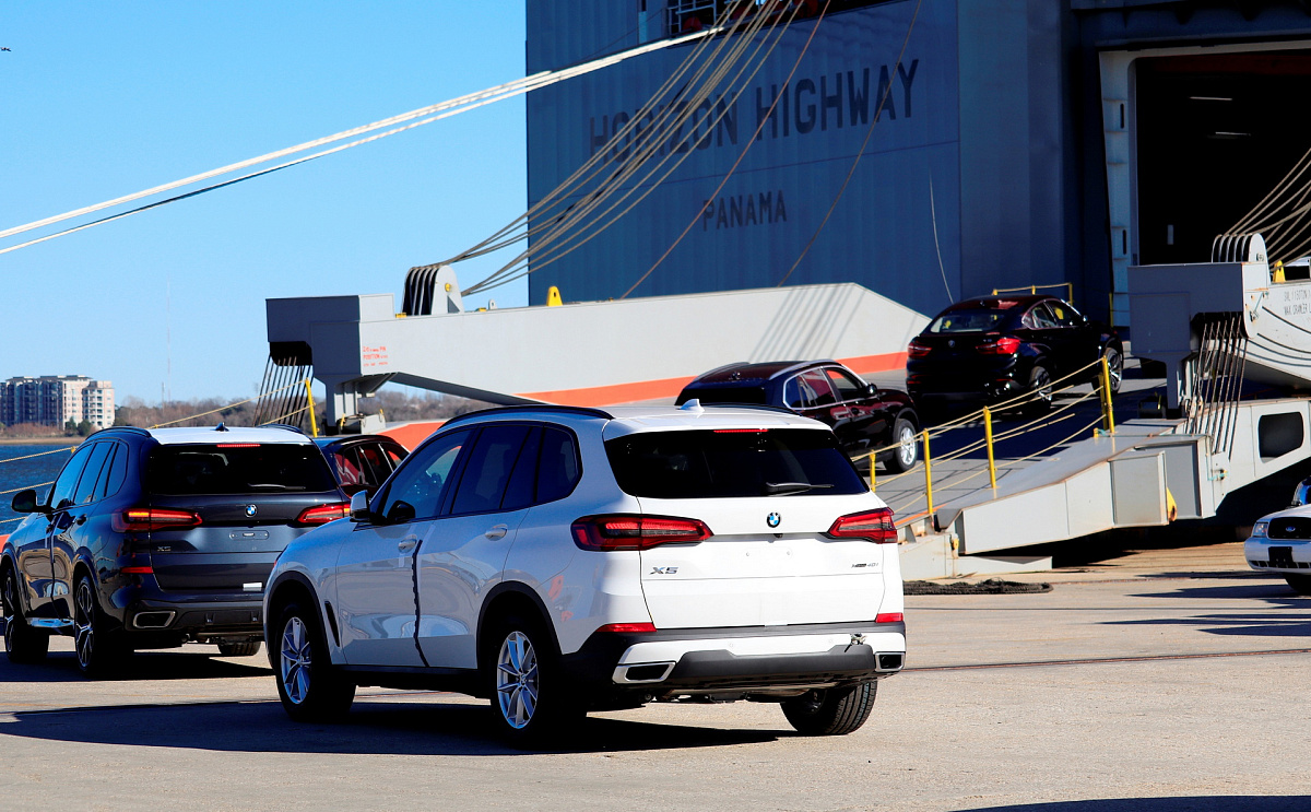 Задержки в одном из крупнейших портов Европы повлияли на BMW, Stellantis, Tesla и другие бренды