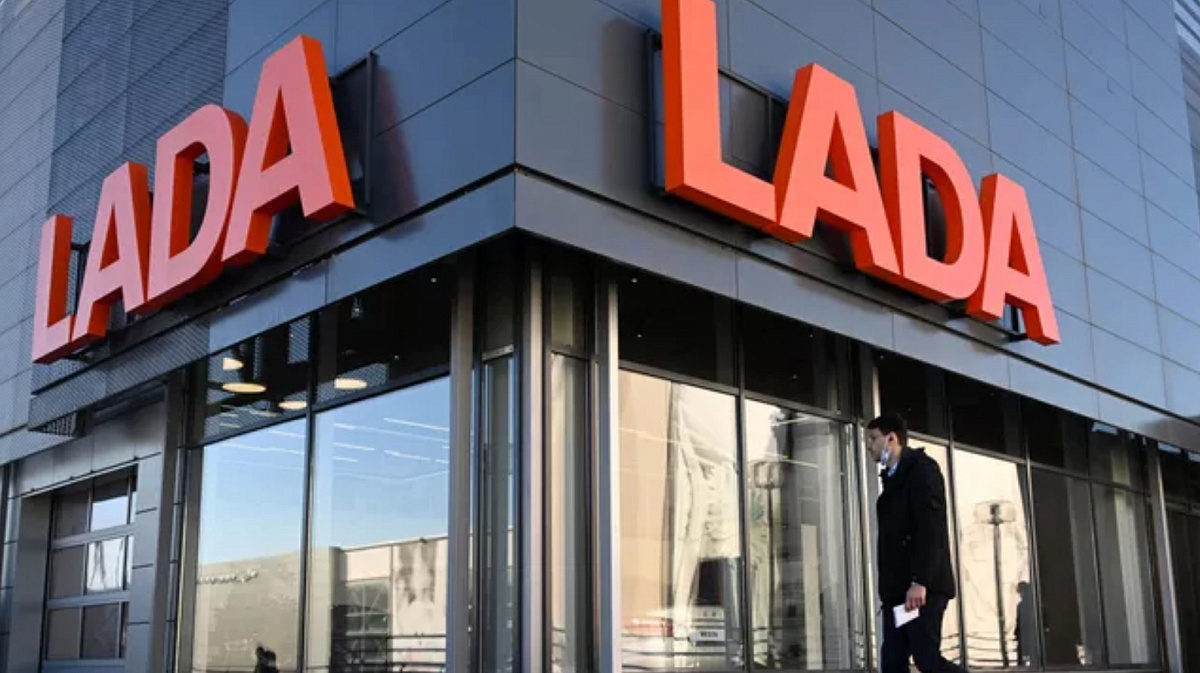 Президент "АвтоВАЗа" прокомментировал повышение дилерами цен на автомобили Lada