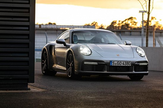 Porsche рассказал, чего ждать от гибридной версии купе 911 