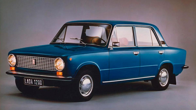 СберАвто: почти треть россиян в юности мечтали купить автомобиль советского производства
