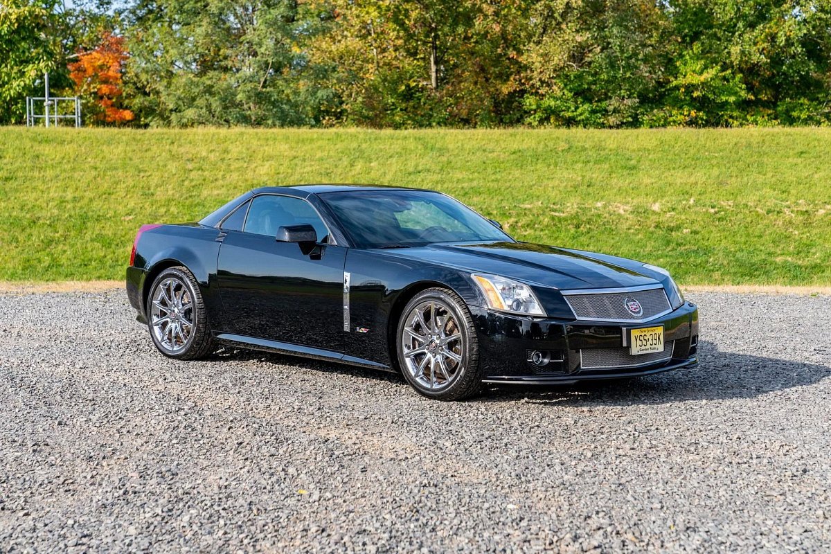 В продаже появился Cadillac XLR-V с небольшим пробегом