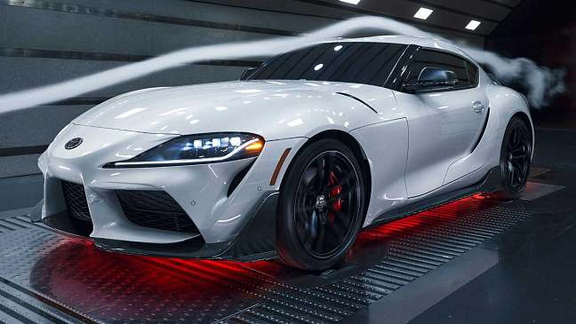 Компания Toyota может представить спорткар Supra с "механикой"