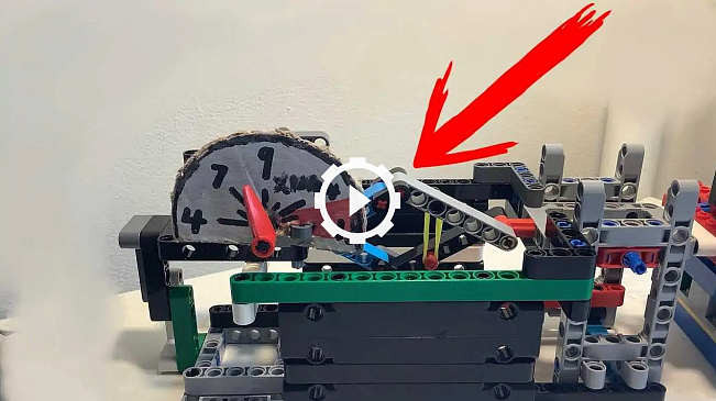 Блогер снял на видео процесс сборки рабочего тахометра из Lego