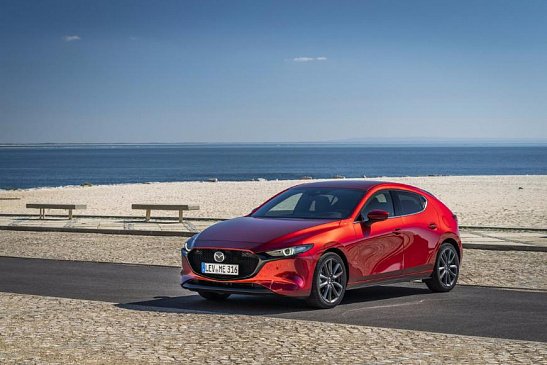 Британские автомобилисты получили доступ к новому хэтчбеку Mazda 3