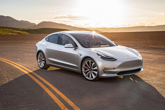 Компания Tesla будет выпускать электрокар Model 3 с комплектом для плохих дорог