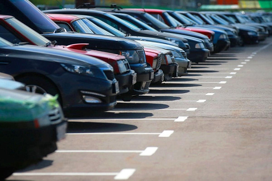 «Ъ»: Минтранс РФ предложил сократить количество автомобильных парковок в стране 