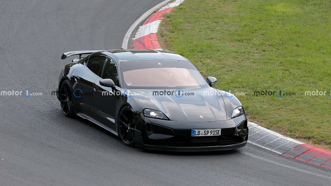 Новый Porsche Taycan GT с предполагаемой мощностью в 1000 лошадиных сил замечен без камуфляжа