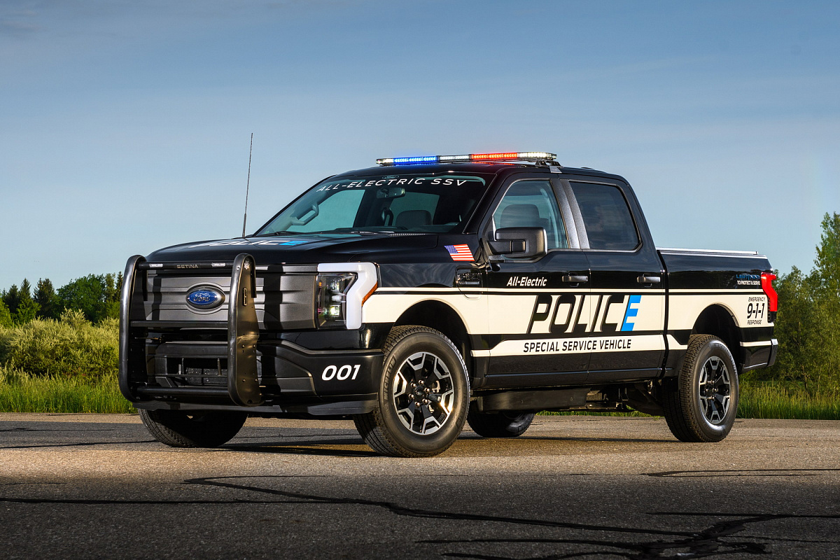 Компания FORD представила в США электропикап FORD F-150 LIGHTENING для полиции