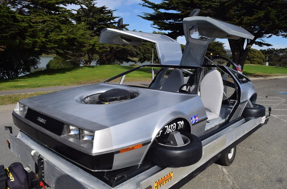 На продажу выставили DeLorean на воздушной подушке