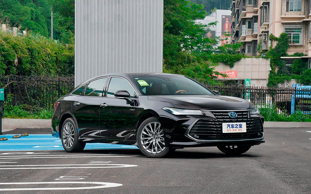 В России автодилеры переписали ценники на Toyota Avalon и Camry