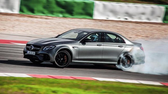 Насколько быстр немецкий седан Mercedes-AMG E63 S? 