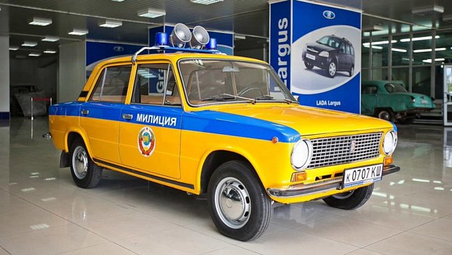 На «Авито» просят миллион за вазовскую «копейку» в стиле советских милицейских машин