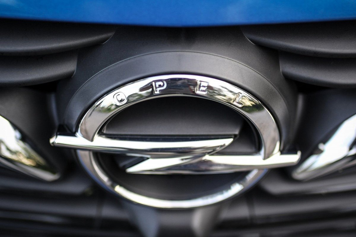 В сети появилось первое изображение кроссовера Opel