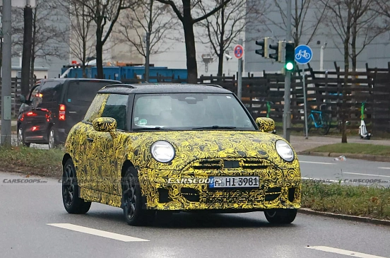 Новый Mini JCW с ДВС показал фары в стиле электрокара Mini Cooper EV