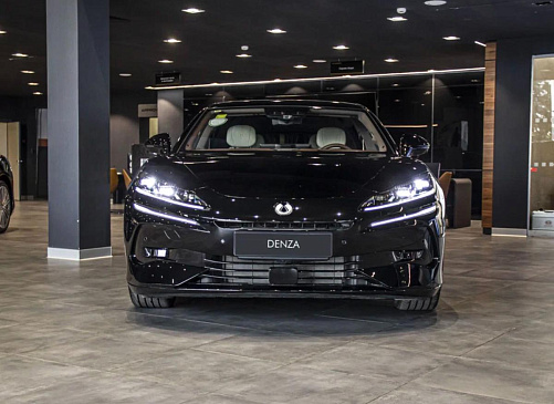 В России появились 870-сильные гибридные хэтчбеки бизнес-класса Denza