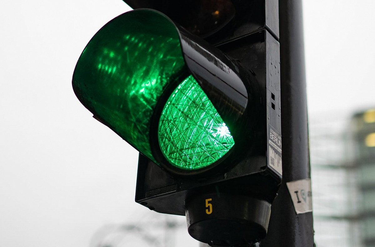 В России зеленый сигнал светофора можно будет продлить 