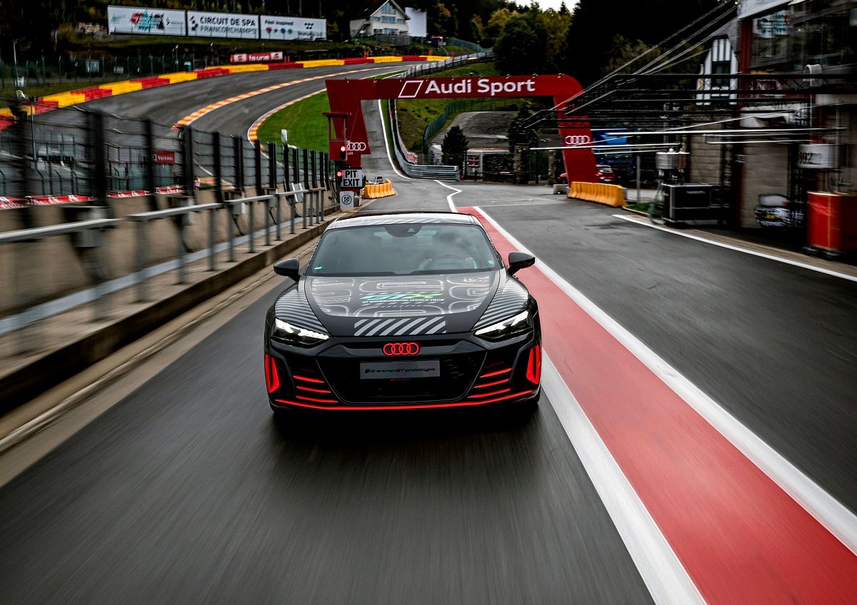 Компания Audi показала концепт RS E-Tron GT