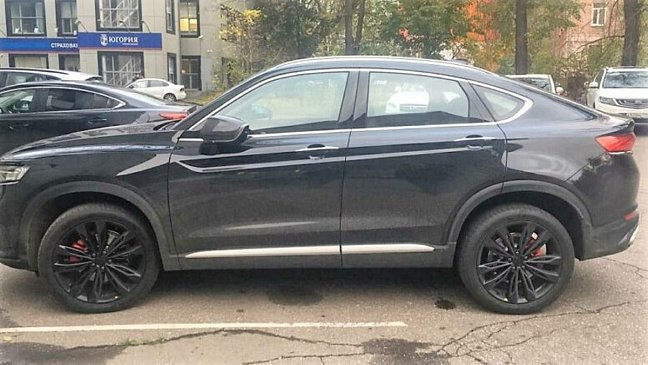 В Москве был замечен кросс Geely Tugella