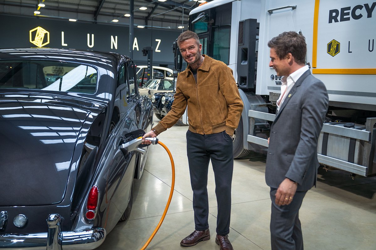 Дэвид Бекхэм инвестирует в британский бренд Lunaz по выпуску электрокаров