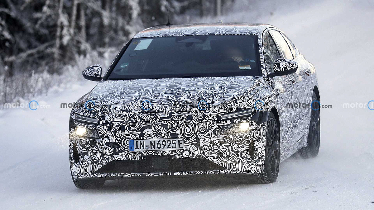 Компания Audi вывела на зимние тесты электрокар A6 E-Tron 2024 года с серийной оптикой 