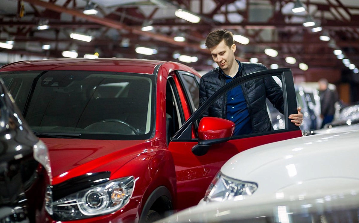 Продажи автомобилей в России резко подскочили на 85% в феврале