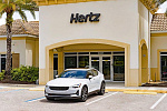 Hertz приобретет 65 000 электромобилей Polestar для своего парка проката машин