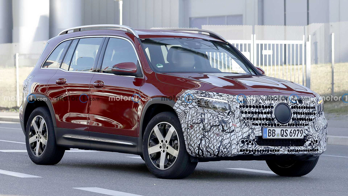 Обновленный Mercedes-Benz EQB 2024 года дебютировал на шпионских фото с прототипом GLB