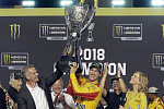 Логано впервые выиграл чемпионство в NASCAR