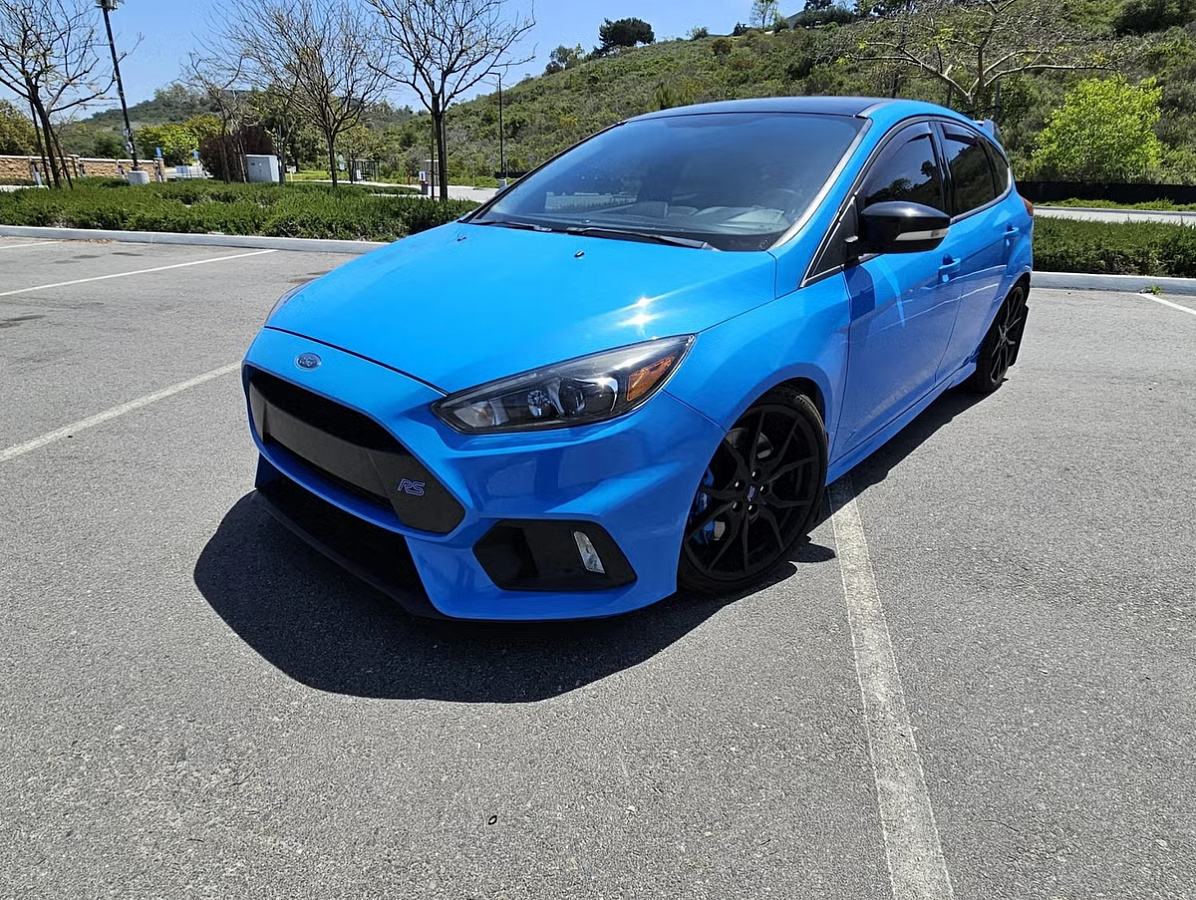 Этот полноприводный Ford Focus RS, мощностью 350 л.с. отдают почти даром Этот полноприводный Ford Focus RS, мощностью 350 л.с. отдают почти даром