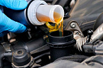 Эксперт Михаил Колодочкин напомнил водителям, как часто менять масло, если машина простаивает