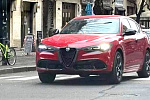 Обновленный Alfa Romeo Stelvio 2023 года заметили на общедоступных дорогах с фарами в стиле Tonale